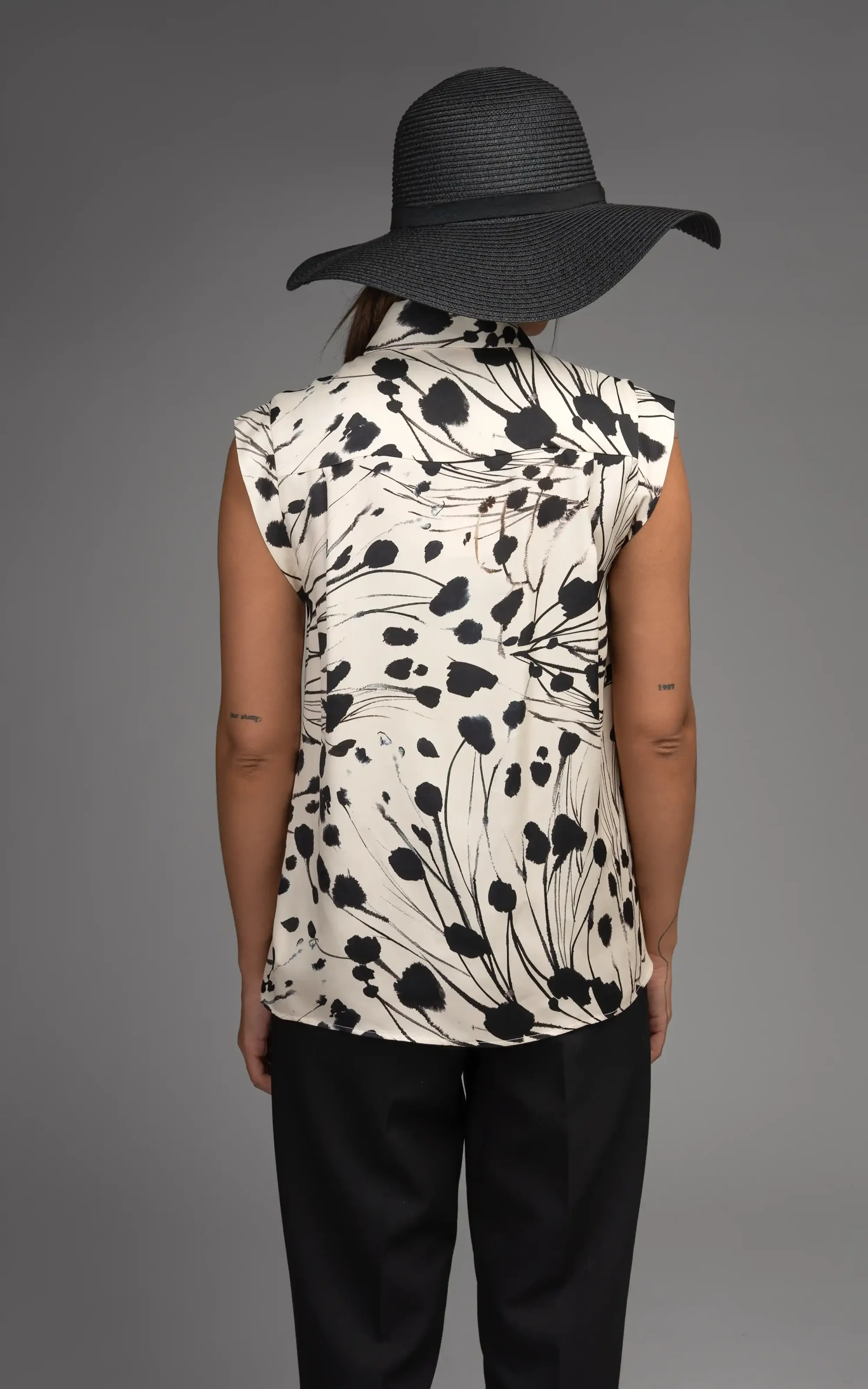 Nevado Womens Shirt Sleeveless floral shirt