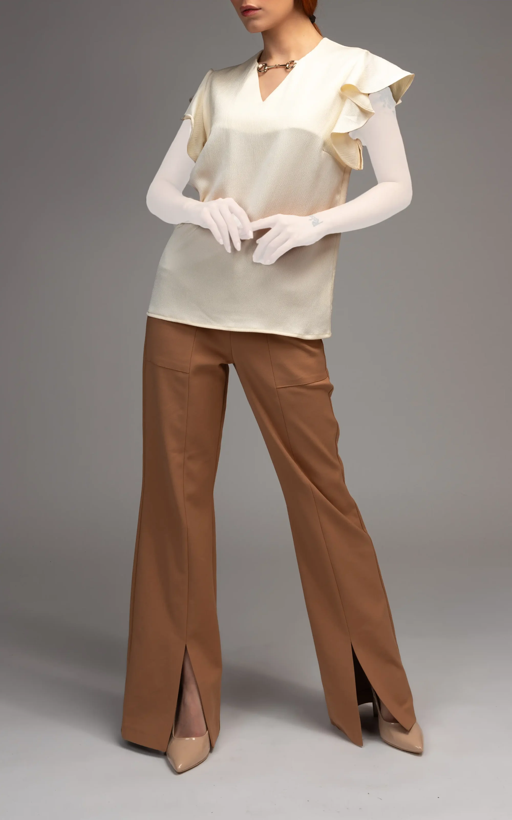 تاپ زنانه کرم آستین کلاهی سبک نوادو